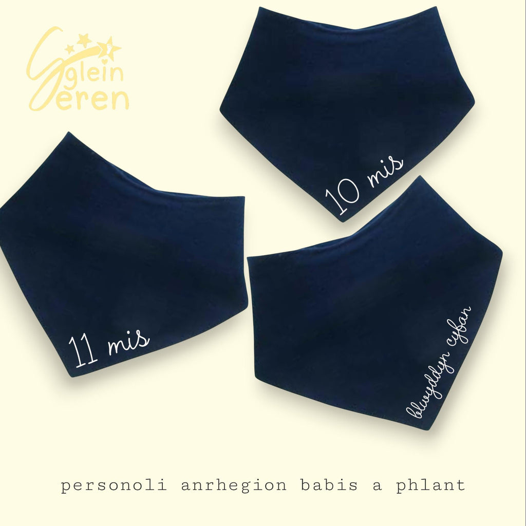 Welsh Baby Milestone Bandana Bib – “1 Mis” – Personalised Baby Bib – Available Individually or Sets of 3, 4 or 12