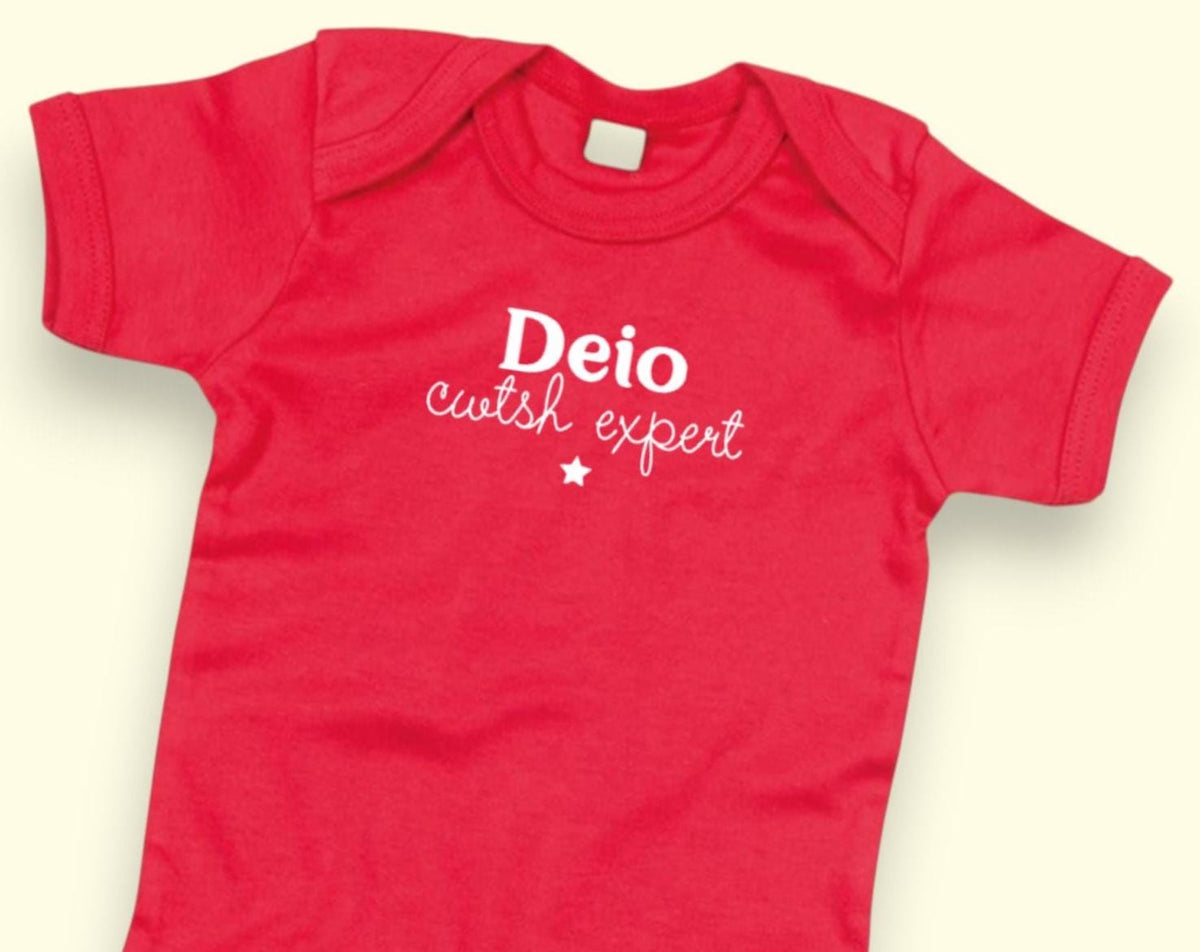 Personalised Welsh Baby Vest – “Cwtsh Expert” Babygrow – Custom Name New Baby Gift