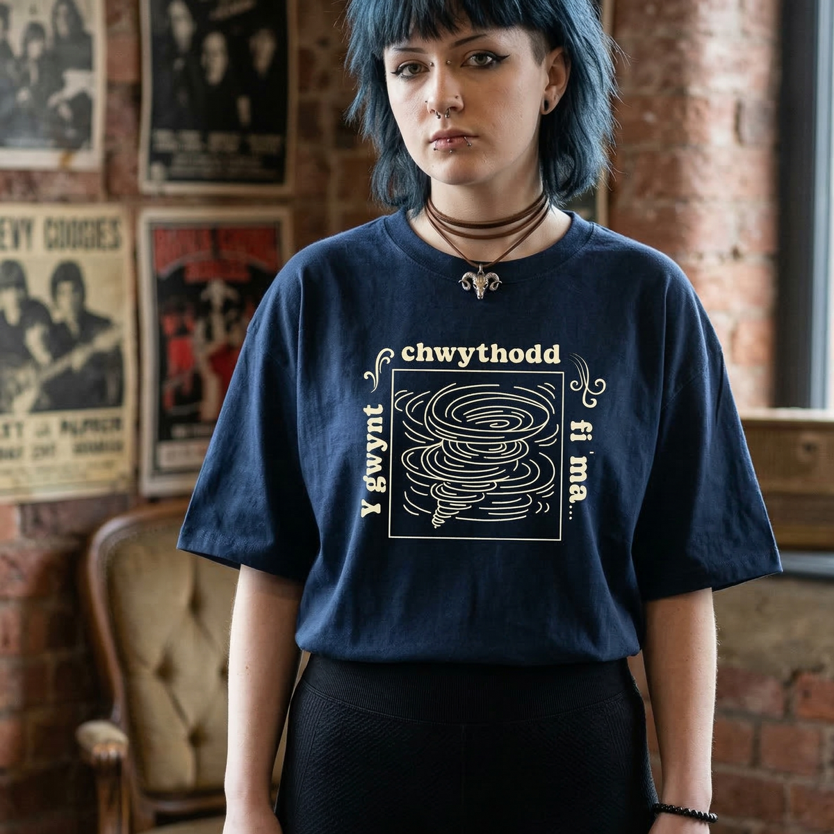 Y Gwynt Chwythodd Fi 'ma Oversized Unisex Tee