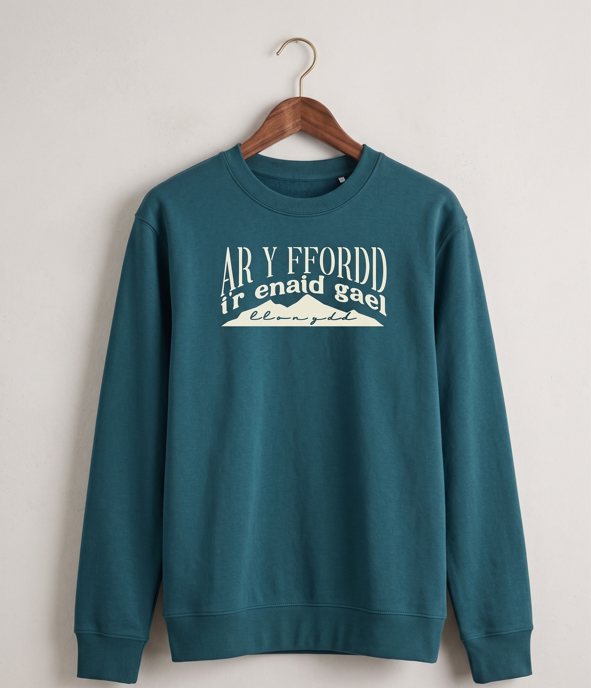 Adult 'Ar y ffordd i'r enaid gael llonydd' Sweatshirt