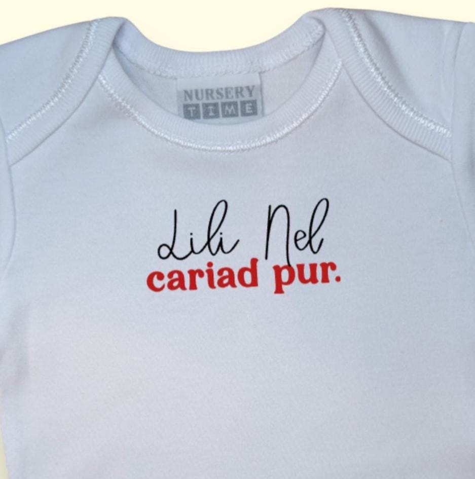 Santes Dwynwen Baby Vest – Personalised Name & “Cariad Pur” | Welsh Valentine Gift
