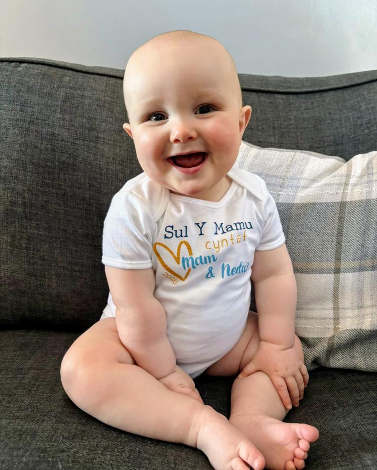 Sul y Mamau Cyntaf Personalised Vest